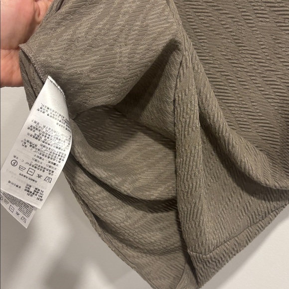 Giorgio Armani Women's Khaki Textured Short Sleeve Top - Picture 9 of 12